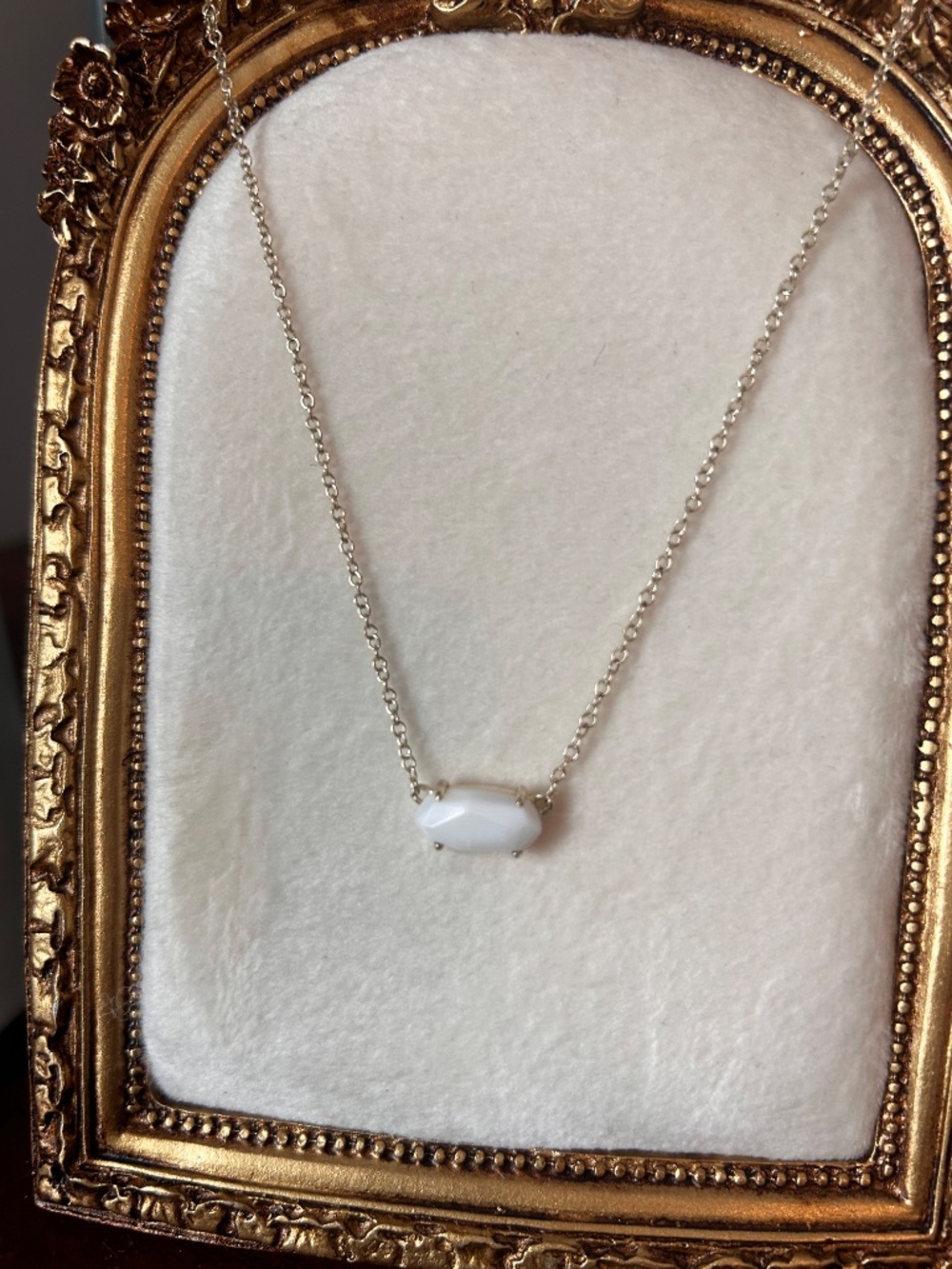 Kendra Scott Delicate White Stone Pendant Necklace Gold Tone 16” - Picture 5 of 6